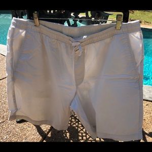 Drawstring, elastic waist band GAP shorts